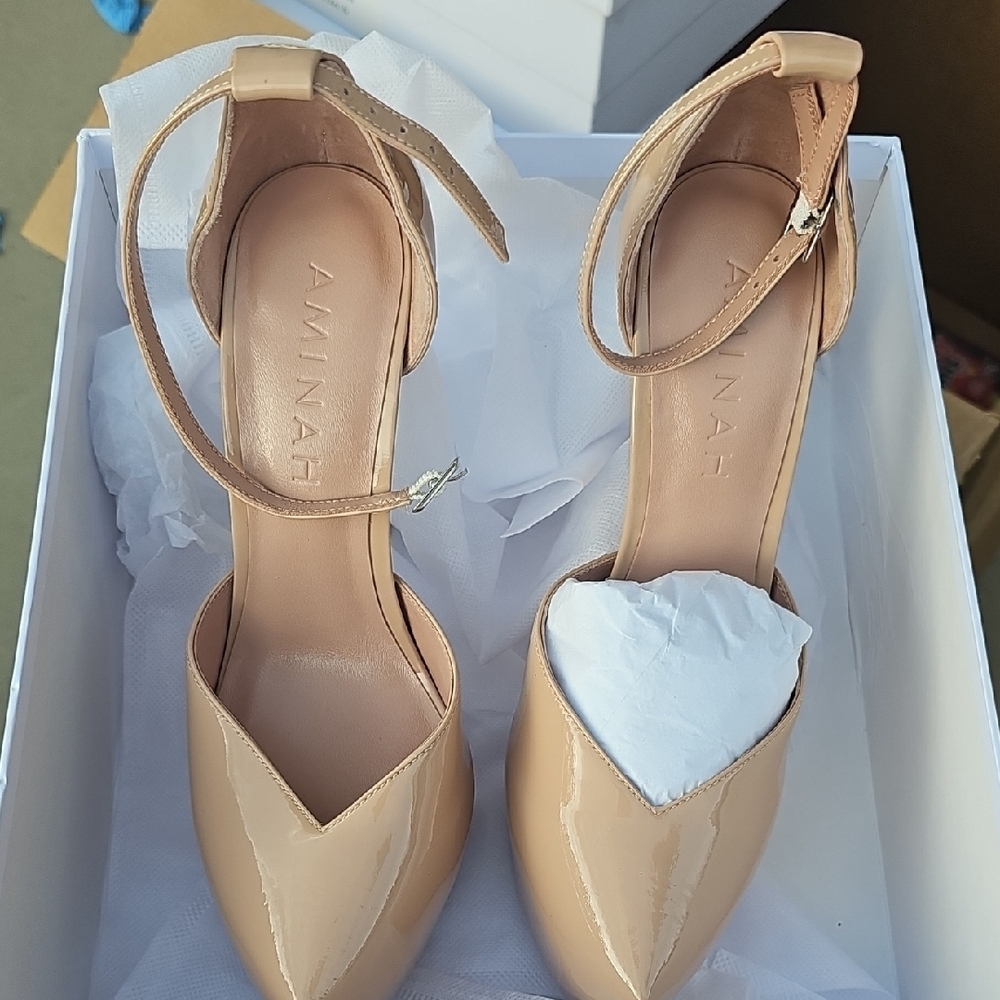 Women's Tan Heels